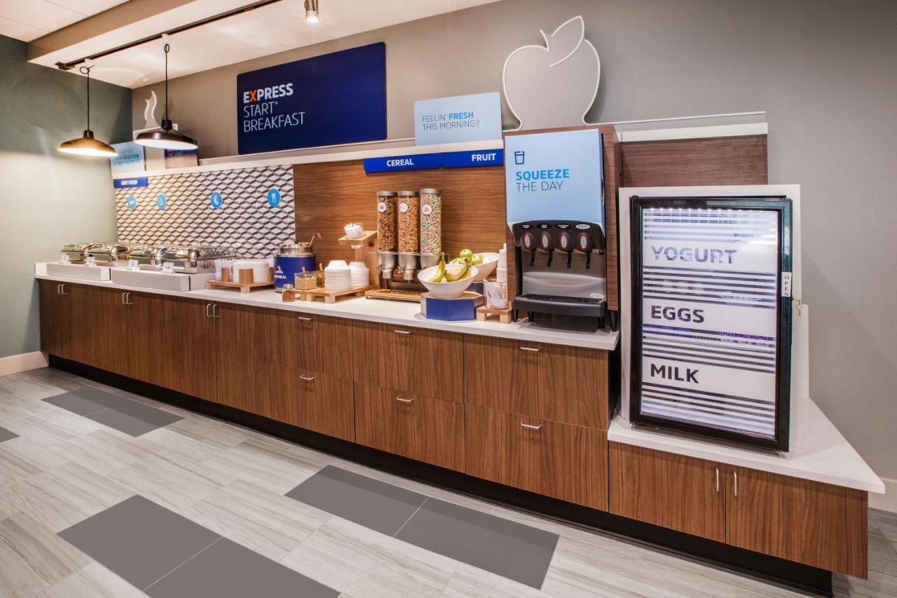Holiday Inn Express Hotel & Suites Hope Mills-Fayetteville Airport By Ihg Dış mekan fotoğraf