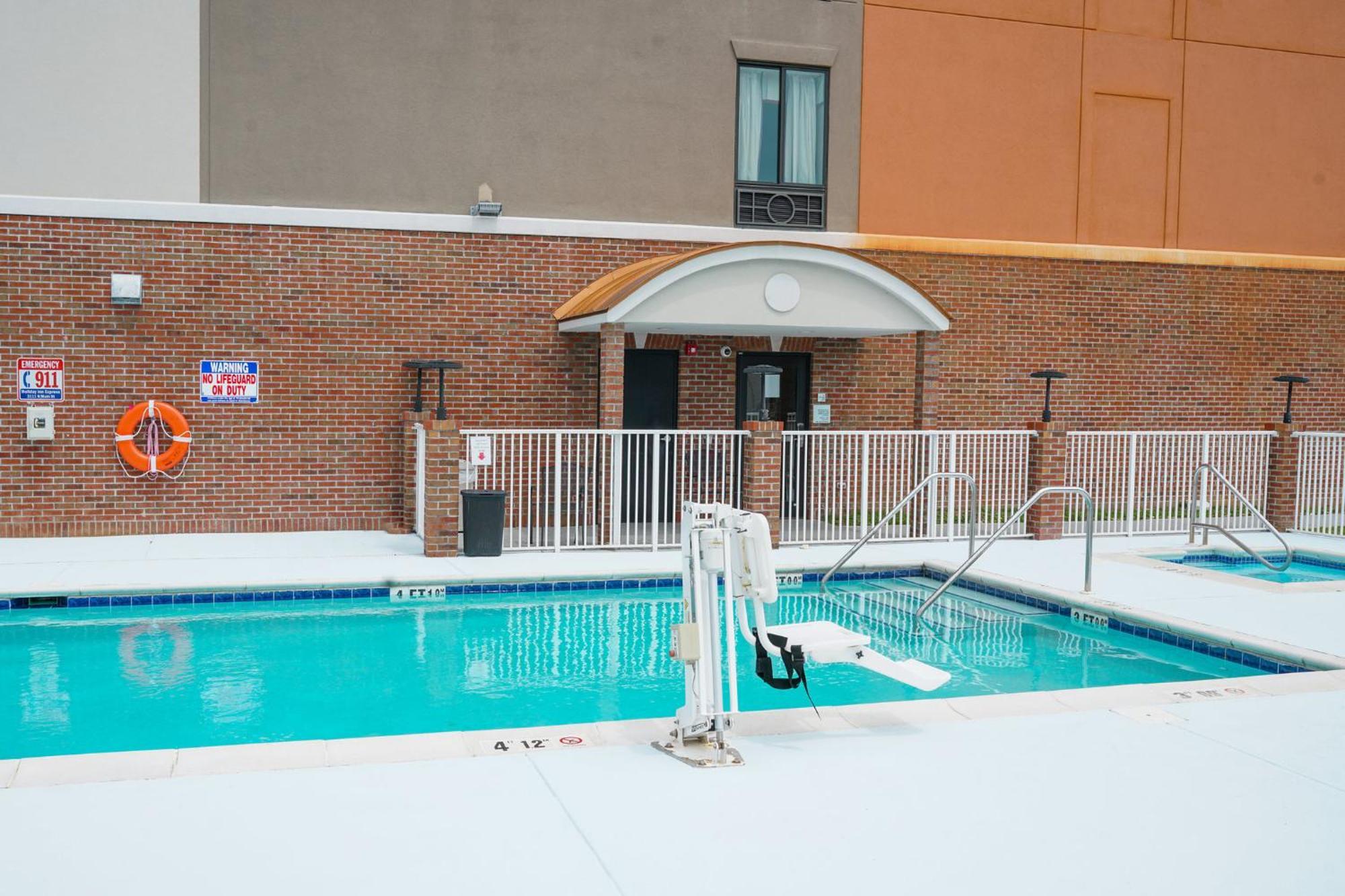 Holiday Inn Express Hotel & Suites Hope Mills-Fayetteville Airport By Ihg Dış mekan fotoğraf